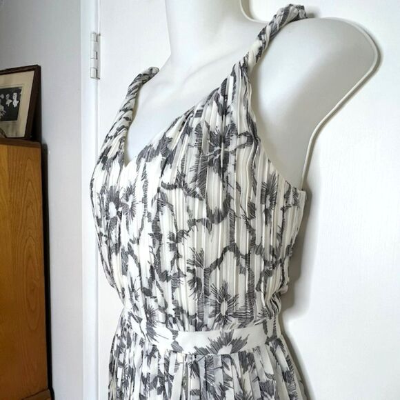 BANANA REPUBLIC FLORAL PLEATED CHIFFON OCCAISION DRESS PETITE SIZE 4 - Picture 5 of 13